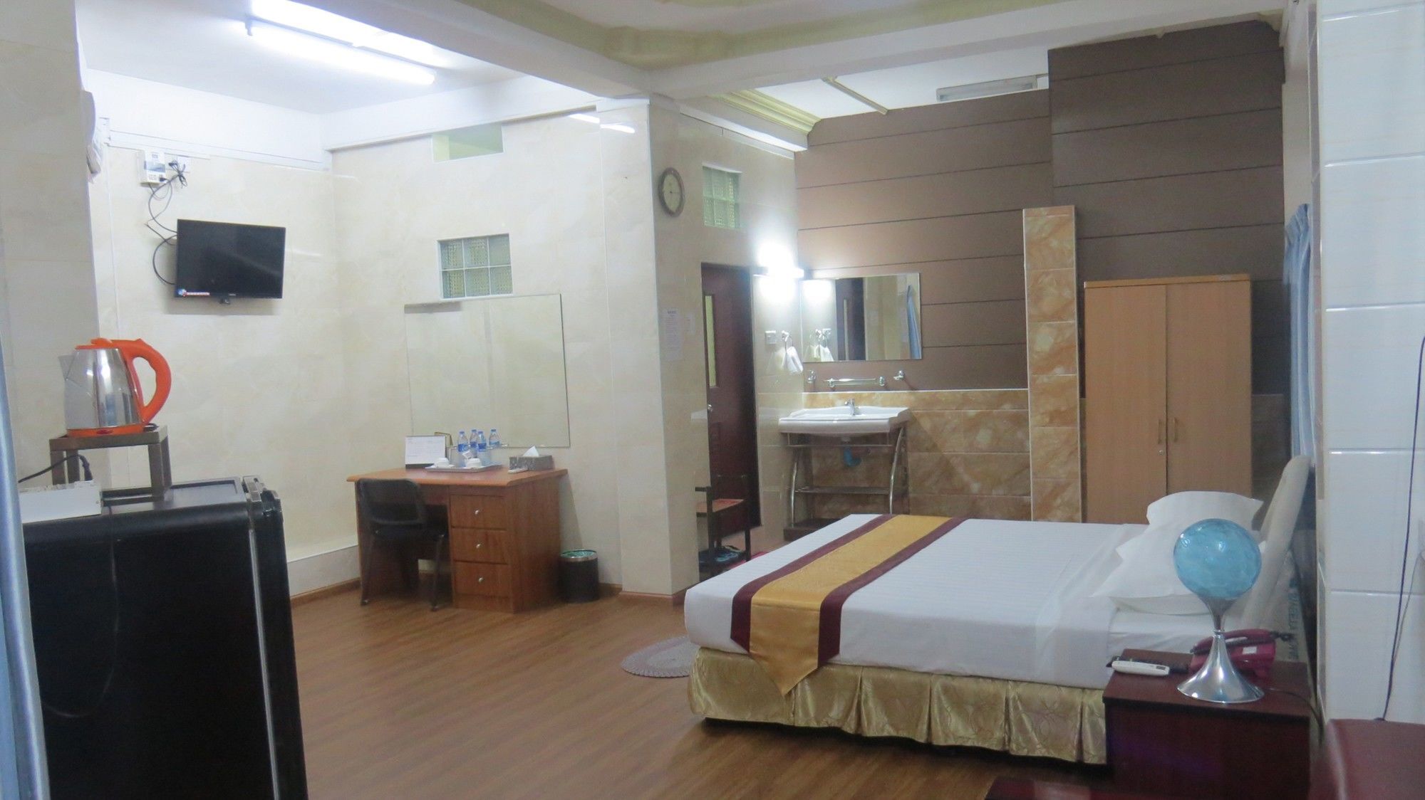 MK Hotel Rangoon Buitenkant foto