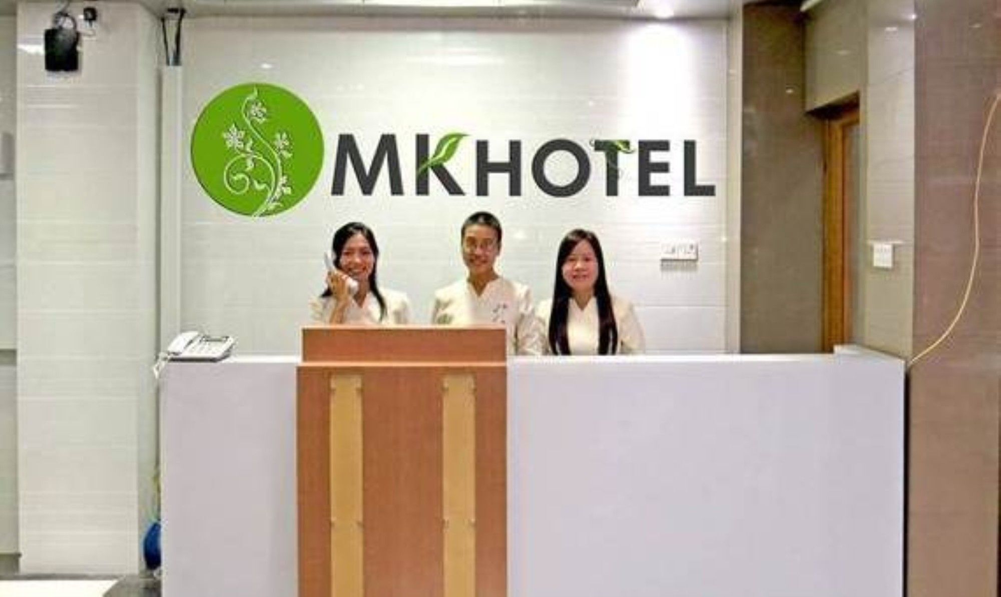MK Hotel Rangoon Buitenkant foto