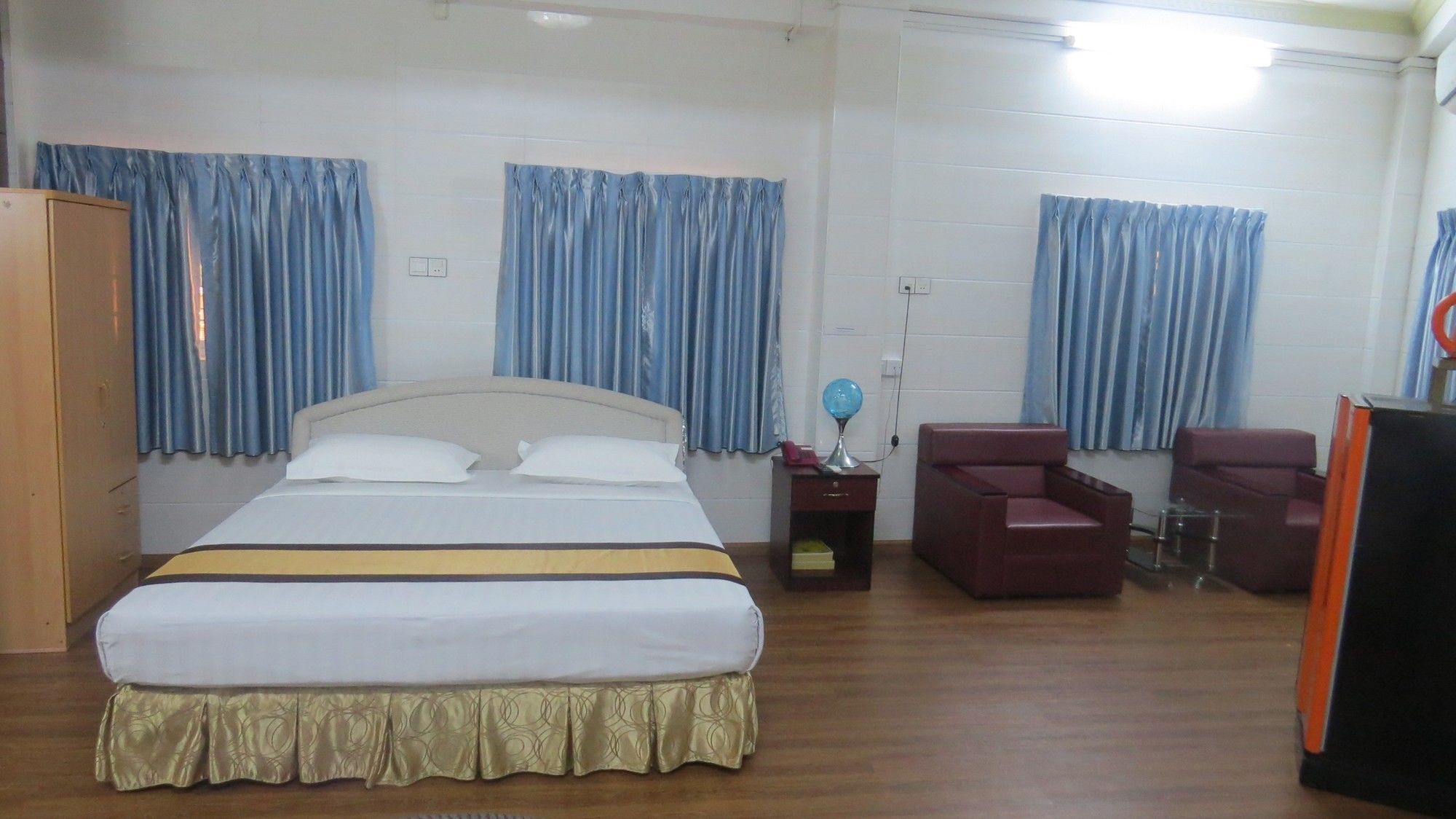 MK Hotel Rangoon Buitenkant foto